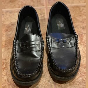 Micheal James Youth black leather penny loafers size 1 1/2